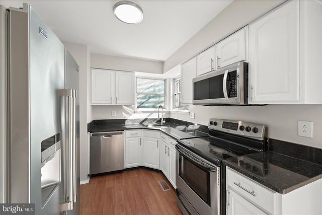 8106 WOODED GLEN CT, Ellicott City, MD 21043