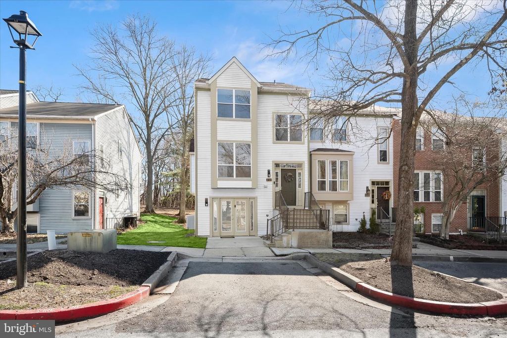 8106 WOODED GLEN CT, Ellicott City, MD 21043