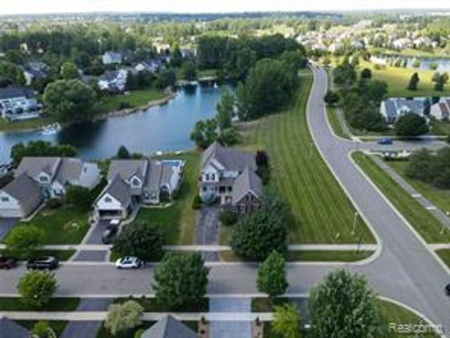 770 Island Lake Drive, Oxford, MI 48371