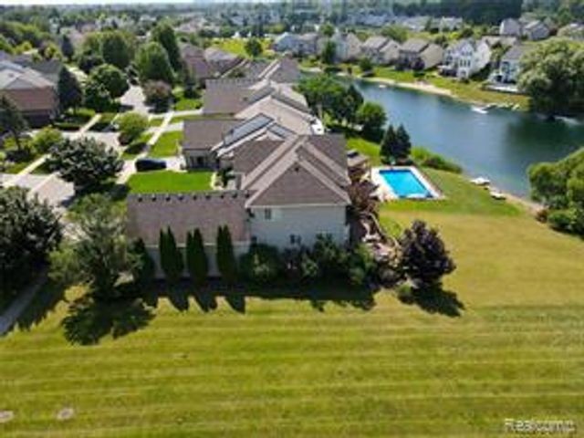 770 Island Lake Drive, Oxford, MI 48371