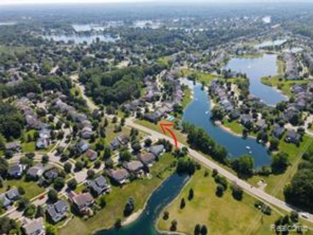 770 Island Lake Drive, Oxford, MI 48371