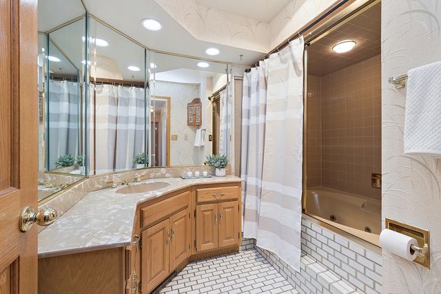 11015 S Natchez Avenue, Worth, IL 60482