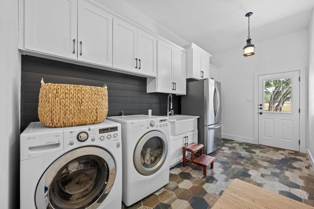 140 Vincas Shadow CT, Driftwood, TX 78619