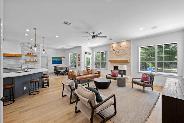 140 Vincas Shadow CT, Driftwood, TX 78619