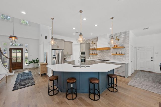 140 Vincas Shadow CT, Driftwood, TX 78619