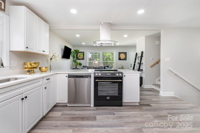 8208 Doverdale Lane, Charlotte, NC 28217