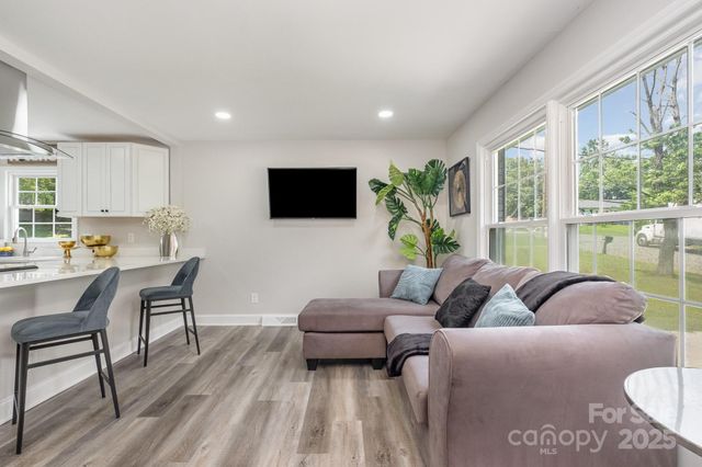 8208 Doverdale Lane, Charlotte, NC 28217