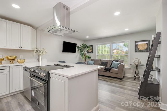 8208 Doverdale Lane, Charlotte, NC 28217