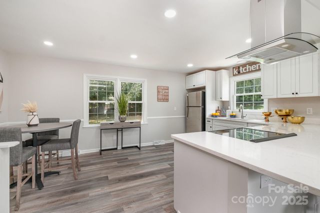 8208 Doverdale Lane, Charlotte, NC 28217