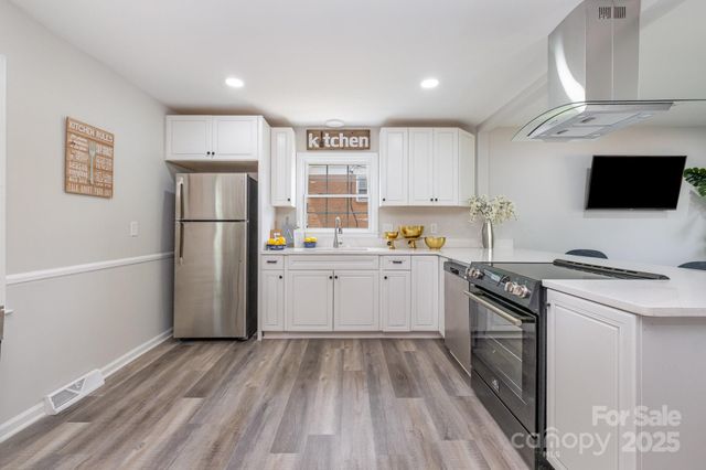 8208 Doverdale Lane, Charlotte, NC 28217