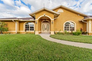 1255 SE Naples Lane, Port St Lucie, FL 34983