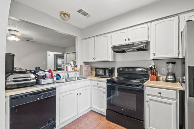 1402 S Carrier Parkway 310, Grand Prairie, TX 75051