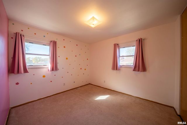 1617 HOLIDAY Drive, Pekin, IL 61554