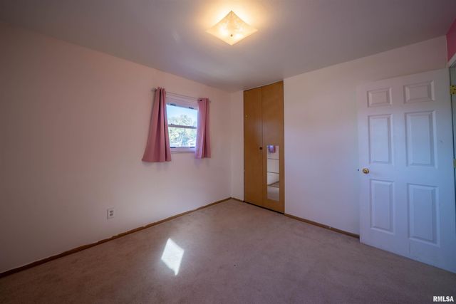 1617 HOLIDAY Drive, Pekin, IL 61554