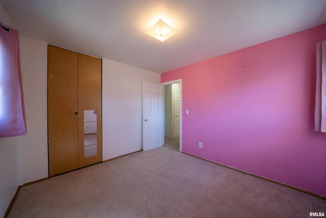 1617 HOLIDAY Drive, Pekin, IL 61554