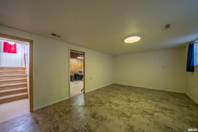 1617 HOLIDAY Drive, Pekin, IL 61554