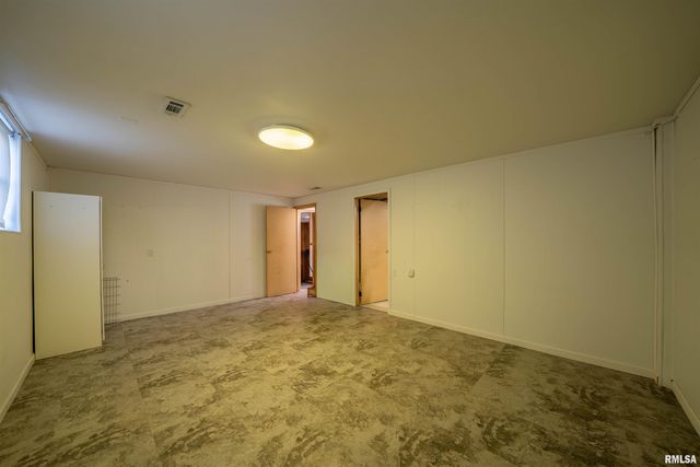 1617 HOLIDAY Drive, Pekin, IL 61554