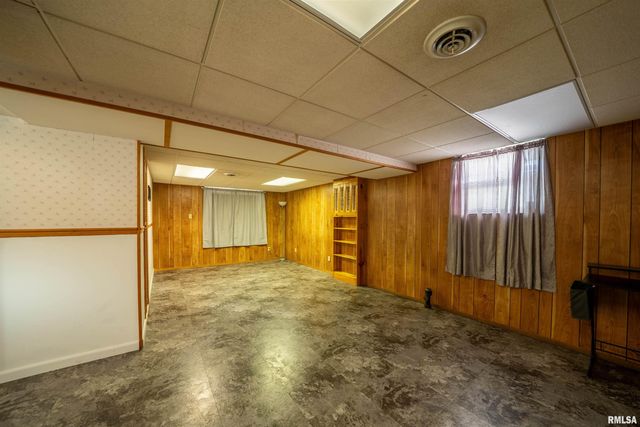 1617 HOLIDAY Drive, Pekin, IL 61554