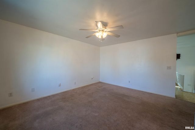 1617 HOLIDAY Drive, Pekin, IL 61554