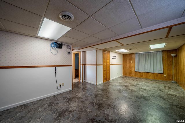 1617 HOLIDAY Drive, Pekin, IL 61554