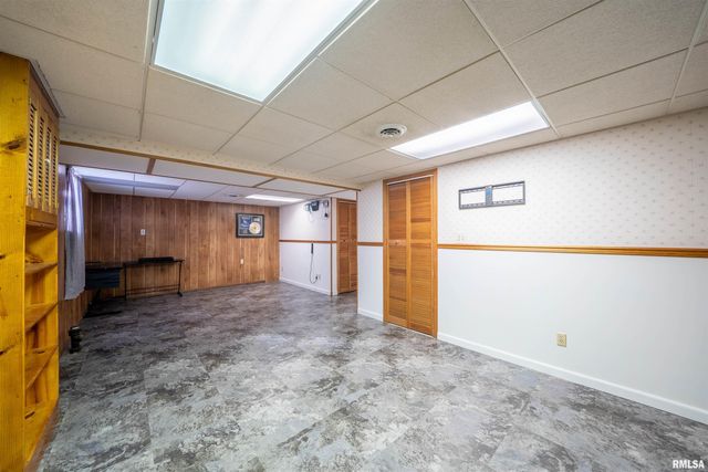 1617 HOLIDAY Drive, Pekin, IL 61554