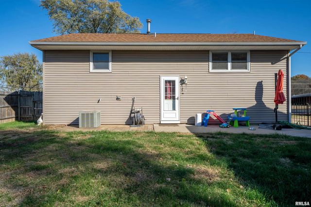 1617 HOLIDAY Drive, Pekin, IL 61554
