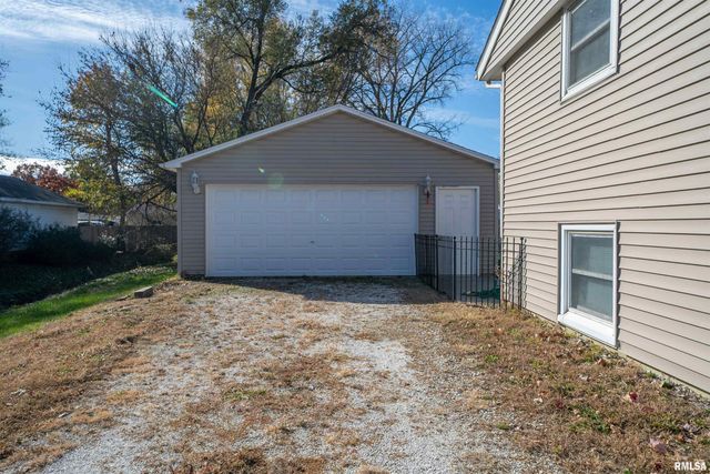 1617 HOLIDAY Drive, Pekin, IL 61554