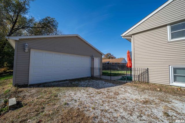 1617 HOLIDAY Drive, Pekin, IL 61554