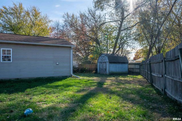 1617 HOLIDAY Drive, Pekin, IL 61554