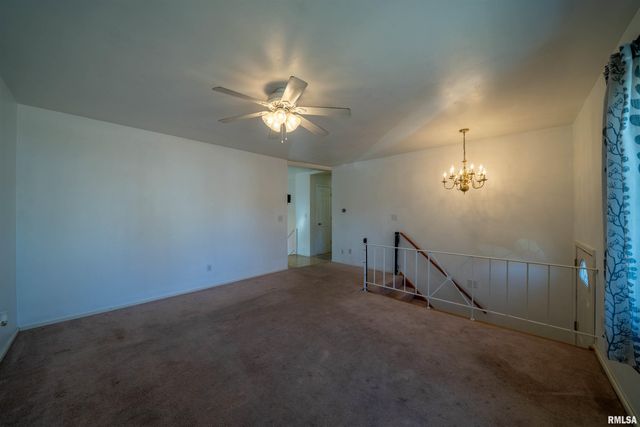 1617 HOLIDAY Drive, Pekin, IL 61554