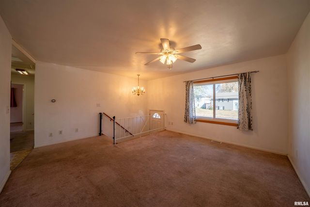 1617 HOLIDAY Drive, Pekin, IL 61554