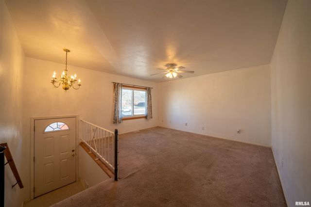 1617 HOLIDAY Drive, Pekin, IL 61554