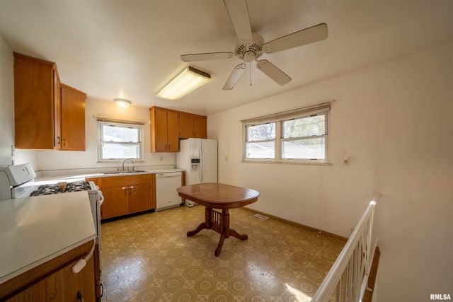 1617 HOLIDAY Drive, Pekin, IL 61554