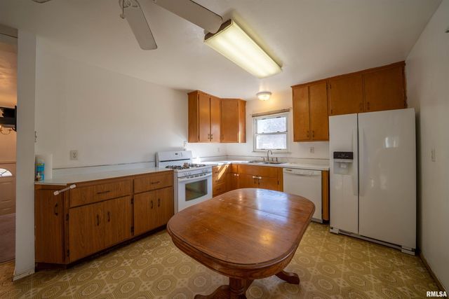 1617 HOLIDAY Drive, Pekin, IL 61554