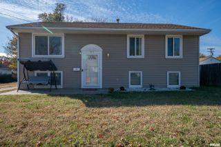 1617 HOLIDAY Drive, Pekin, IL 61554