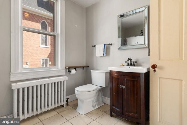 25 E A ST E, Brunswick, MD 21716