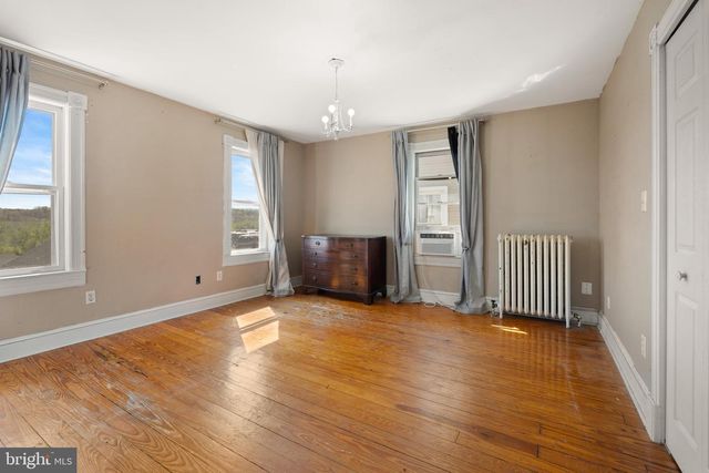 25 E A ST E, Brunswick, MD 21716