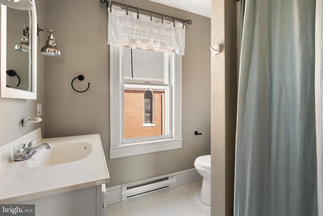 25 E A ST E, Brunswick, MD 21716