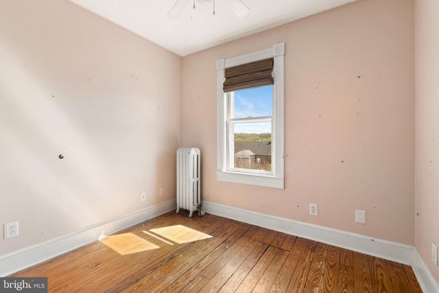 25 E A ST E, Brunswick, MD 21716