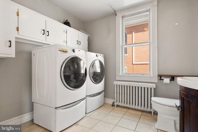25 E A ST E, Brunswick, MD 21716