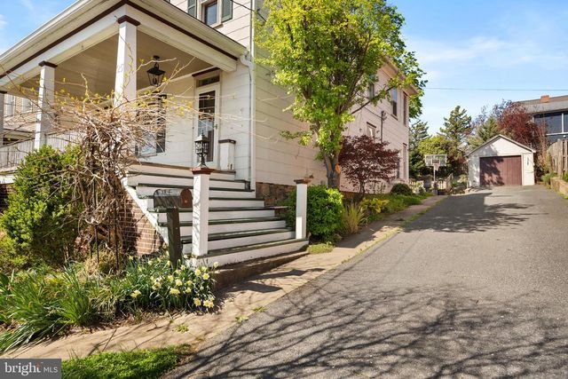 25 E A ST E, Brunswick, MD 21716