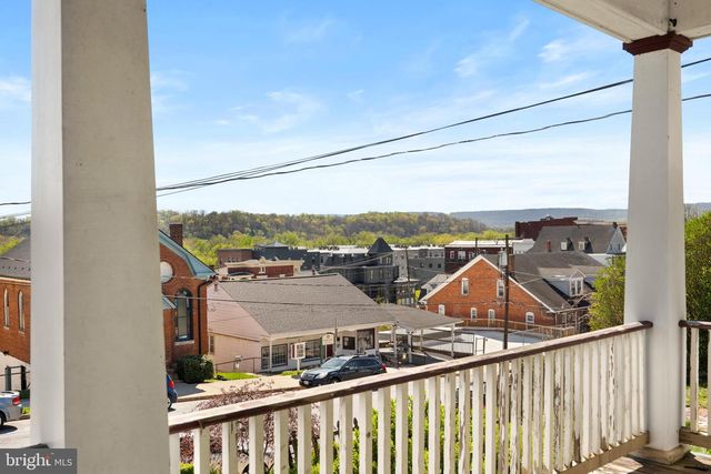 25 E A ST E, Brunswick, MD 21716
