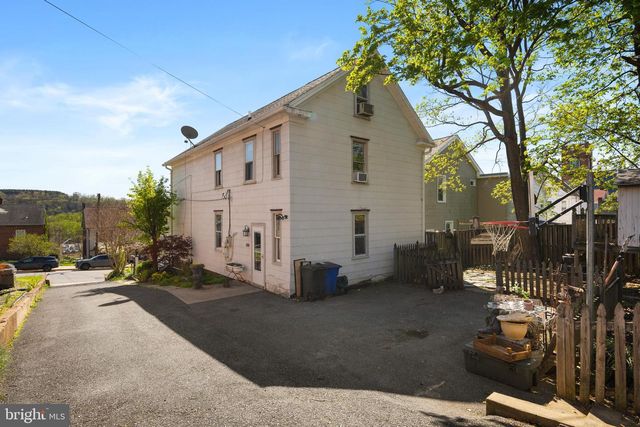 25 E A ST E, Brunswick, MD 21716