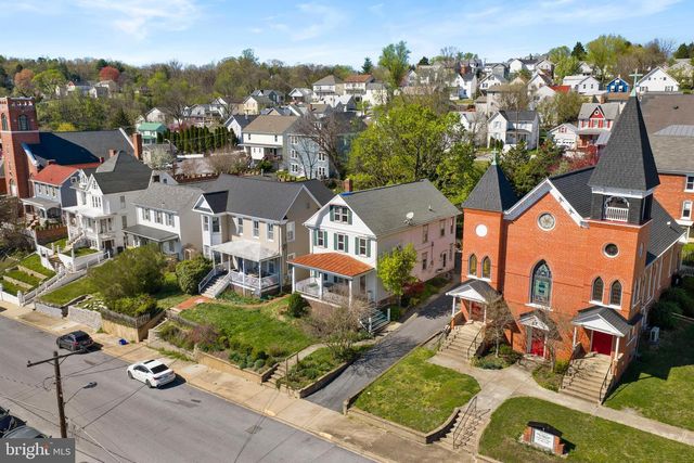 25 E A ST E, Brunswick, MD 21716