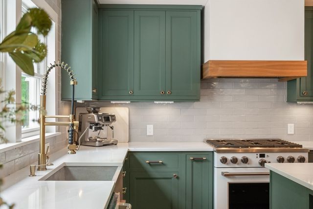 31 Pine Street, Andover, MA 01810