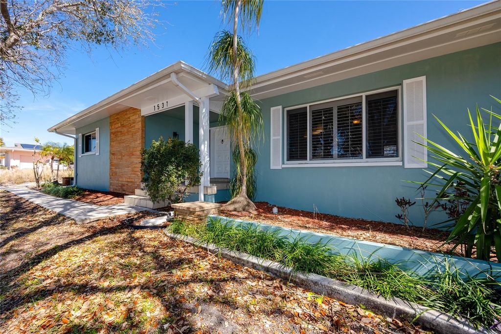 Image 11 of property listing at 1531 HILL DRIVE, Largo, FL 33770