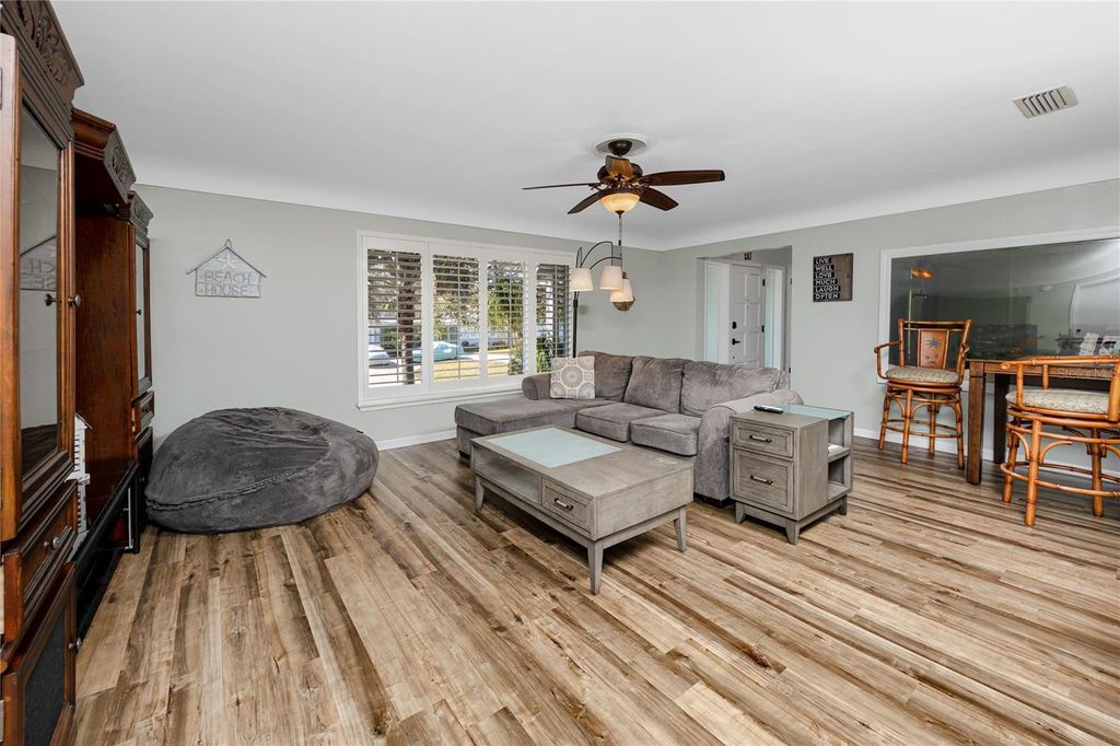 Image 15 of property listing at 1531 HILL DRIVE, Largo, FL 33770