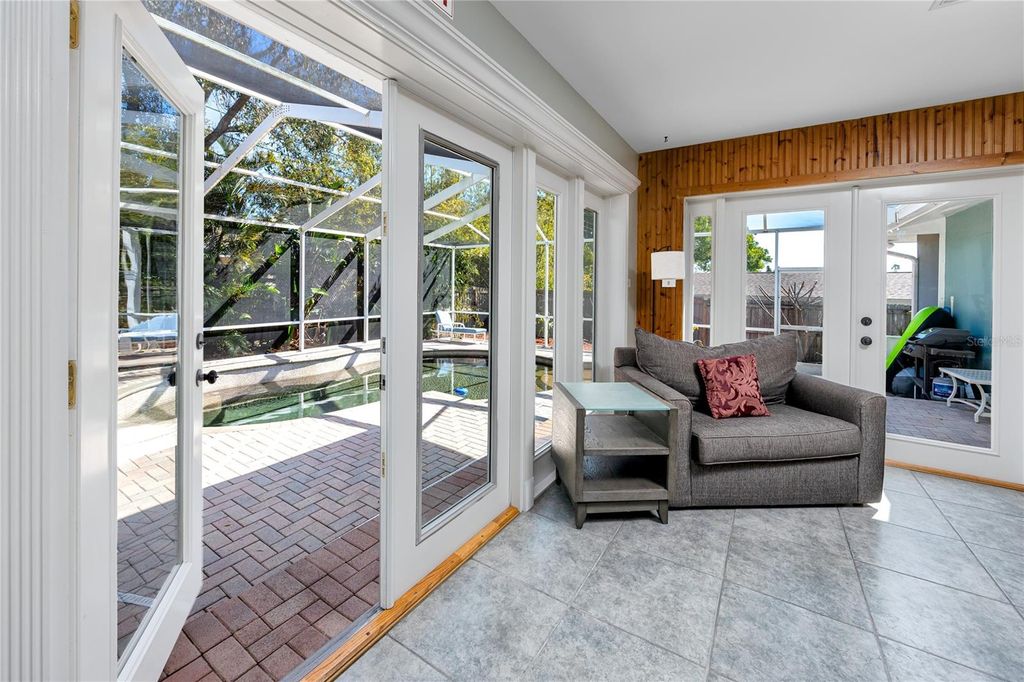 Image 3 of property listing at 1531 HILL DRIVE, Largo, FL 33770