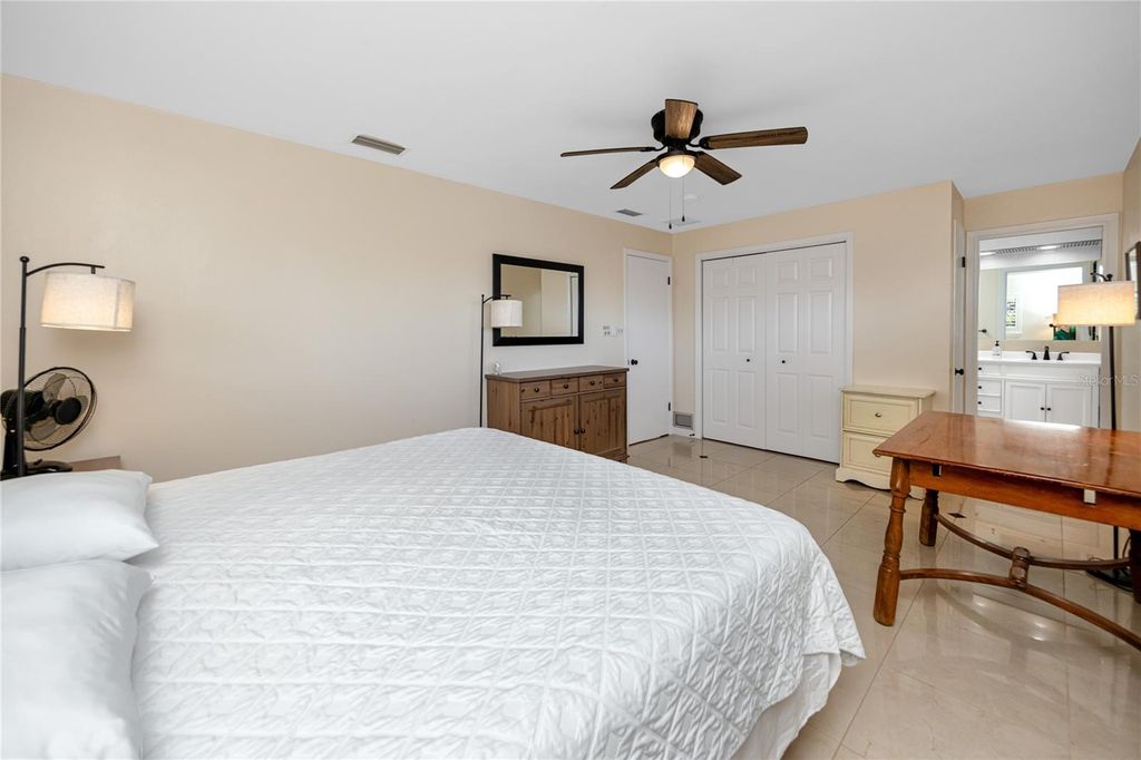 Image 37 of property listing at 1531 HILL DRIVE, Largo, FL 33770
