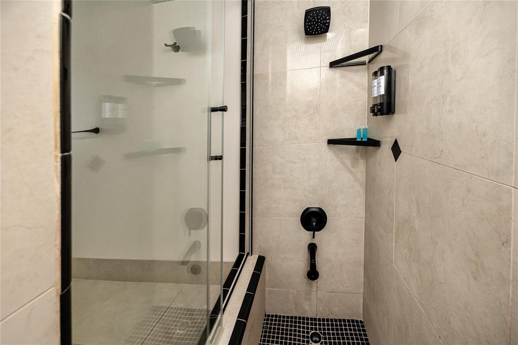 Image 40 of property listing at 1531 HILL DRIVE, Largo, FL 33770